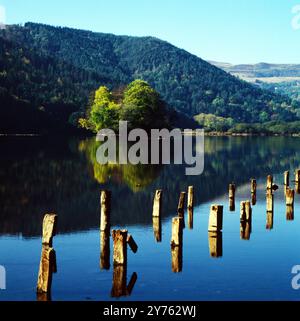 Blick auf den Lac Chambon in der Region Auvergne, Frankreich um 1985. Banque D'Images