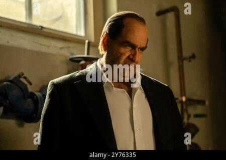 The Penguin (2024), mini-série télévisée créée par Lauren LeFranc, réalisée par Craig Zobel et mettant en vedette Colin Farrell dans le rôle d'Oswald Cobblepot, alias The Penguin, qui fait une pièce pour prendre le contrôle du monde criminel de Gotham. Photographie publicitaire ***USAGE ÉDITORIAL SEULEMENT***. Crédit : BFA / Macall Polay / HBO Max Banque D'Images