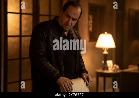 The Penguin (2024), mini-série télévisée créée par Lauren LeFranc, réalisée par Craig Zobel et mettant en vedette Colin Farrell dans le rôle d'Oswald Cobblepot, alias The Penguin, qui fait une pièce pour prendre le contrôle du monde criminel de Gotham. Photographie publicitaire ***USAGE ÉDITORIAL SEULEMENT***. Crédit : BFA / Macall Polay / HBO Max Banque D'Images