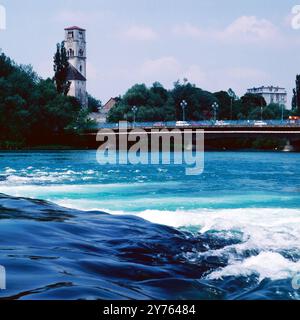 Der romanische Captain's Tower (Kapetanove kula) unweit der Stromschnellen der una in Bihac (Bihać), Bosnien, Jugoslawien um 1981. Banque D'Images