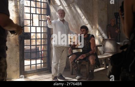 RIDLEY SCOTT et PAUL MESCAL dans GLADIATOR II (2024), réalisé par RIDLEY SCOTT. Crédit : PARAMOUNT PICTURES / album Banque D'Images