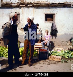 Marktszene in Prizren im Kosovo, Jugoslawien um 1981. Banque D'Images
