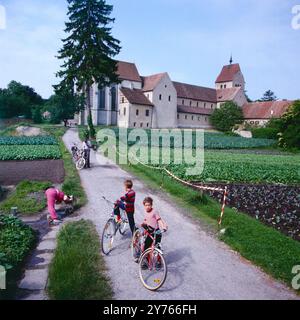 Ausflug zur Münster créé Maria und Markus auf der Insel Reichenau im Bodensee, Baden-Württemberg um 1983. Banque D'Images