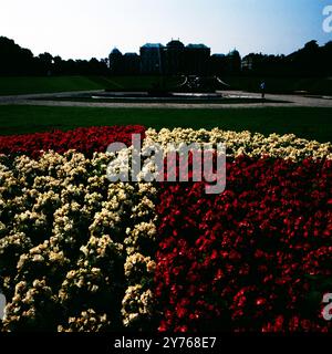 Blick auf das Schloss Oberes Belvedere in Wien, Österreich um 1981. Banque D'Images