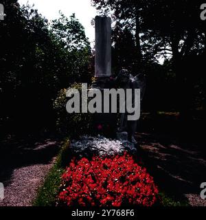 DAS Grab von Wolfgang Amadeus Mozart auf dem Friedhof Sankt Marx in Wien, Österreich um 1981. Banque D'Images