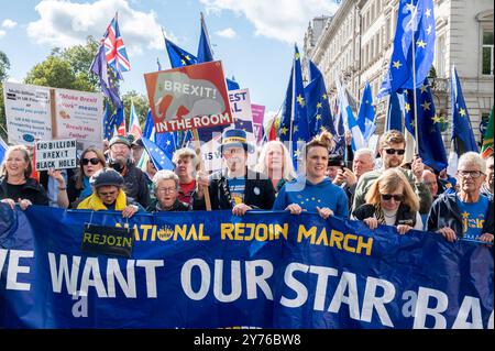 Londres, Royaume-Uni. 28 septembre 2024. Les militants pro-UE défilent de Park Lane à un rassemblement à Parliament Square Credit : Phil Robinson/Alamy Live News Banque D'Images