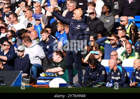 Le manager de Chelsea Enzo Maresca lors du match de premier League à Stamford Bridge, Londres. Date de la photo : samedi 28 septembre 2024. Banque D'Images