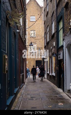 Londres, Royaume-Uni - 25 juillet 2024 : Colurful Neals Yard Courtyard. Neal's Yard est une petite ruelle de Covent Garden à Londres. Lieu touristique populaire. Banque D'Images