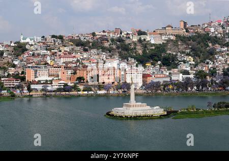 Antananarivo ou Tana (surnom) est la capitale de Madagascar. Ville avec lac Anosy. Région d'Analamanga, Madagascar. Banque D'Images