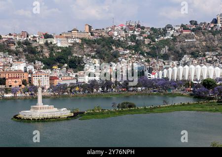 Antananarivo ou Tana (surnom) est la capitale de Madagascar. Ville avec lac Anosy. Région d'Analamanga, Madagascar. Banque D'Images