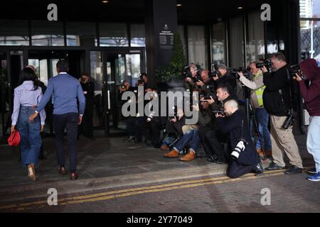 Birmingham, Royaume-Uni. 28 septembre 2024. Image © concédée sous licence à Parsons Media. 28/09/2024. Birmingham, Royaume-Uni. Arrivées à la conférence du Parti conservateur. Hôtel Hyatt Regency. Le chef du Parti conservateur, Rishi Sunak, arrive à l'hôtel Hyatt Regency avant la conférence du Parti conservateur de 2024. Photo de Ryan Jenkinson/Parsons crédit média : andrew parsons/Alamy Live News Banque D'Images