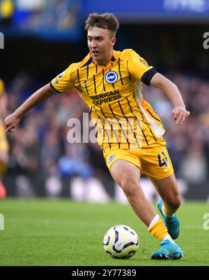 Jack Hinshelwood de Brighton et Hove Albion lors du premier League match à Stamford Bridge, Londres. Date de la photo : samedi 28 septembre 2024. Banque D'Images