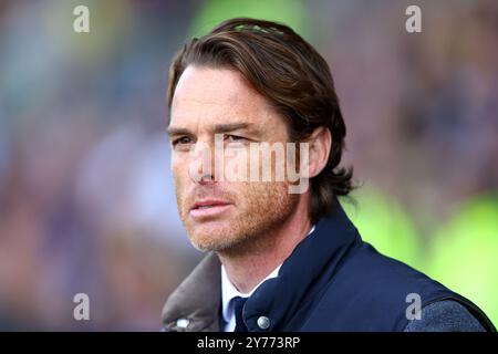 Oxford, Royaume-Uni. 28 septembre 2024. Scott Parker, manager de Burnley, regarde avant le match du Sky Bet Championship au Kassam Stadium, Oxford. Le crédit photo devrait se lire : Annabel Lee-Ellis/Sportimage crédit : Sportimage Ltd/Alamy Live News Banque D'Images