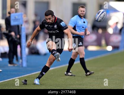 Hendon, Royaume-Uni. 28 septembre 2024. Premier rugby. Saracens V Sale Sharks. StoneX Stadium. Hendon. Alex Lozowski (Saracens) donne un coup de pied lors du match de rugby Saracens V Sale Sharks Gallagher Premiership. Crédit : Sport in Pictures/Alamy Live News Banque D'Images