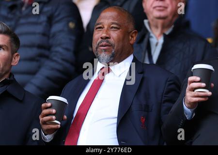 Wolverhampton, Royaume-Uni. 28 septembre 2024. Ancien joueur de Liverpool John Barnes lors du match Wolverhampton Wanderers FC contre Liverpool FC English premier League au Molineux Stadium, Wolverhampton, Angleterre, Royaume-Uni le 28 septembre 2024 Credit : Every second Media/Alamy Live News Banque D'Images