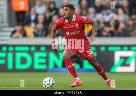 Ryan Gravenberch de Liverpool en action lors du match de premier League Wolverhampton Wanderers vs Liverpool à Molineux, Wolverhampton, Royaume-Uni, 28 septembre 2024 (photo par Alfie Cosgrove/News images) Banque D'Images