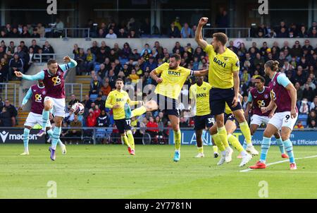 Oxford, Royaume-Uni. 28 septembre 2024. Josh Brownhill de Burnley manque une chance lors du Sky Bet Championship match au Kassam Stadium, Oxford. Le crédit photo devrait se lire : Annabel Lee-Ellis/Sportimage crédit : Sportimage Ltd/Alamy Live News Banque D'Images