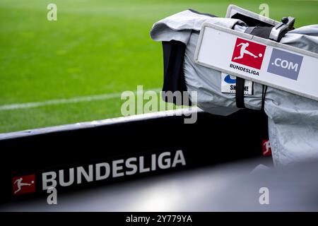 Symbolbild/Themenfoto TV Kamera mit Bundesliga DFL Branding, GER, SC Freiburg (SCF) vs FC Pauli (FCSP), Fussball Bundesliga, 5. Spieltag, saison 2024/2025, 28.09.2024 la réglementation DFB/DFL interdit toute utilisation de photographies comme séquences d'images et/ou quasi-vidéo Foto : Eibner-Pressefoto/Michael Memmler Banque D'Images