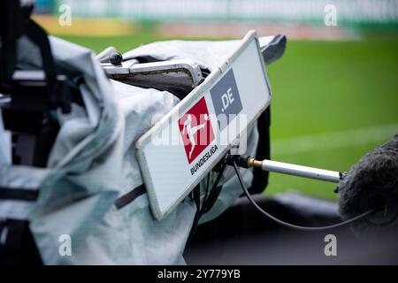 Symbolbild/Themenfoto TV Kamera mit Bundesliga DFL Branding, GER, SC Freiburg (SCF) vs FC Pauli (FCSP), Fussball Bundesliga, 5. Spieltag, saison 2024/2025, 28.09.2024 la réglementation DFB/DFL interdit toute utilisation de photographies comme séquences d'images et/ou quasi-vidéo Foto : Eibner-Pressefoto/Michael Memmler Banque D'Images