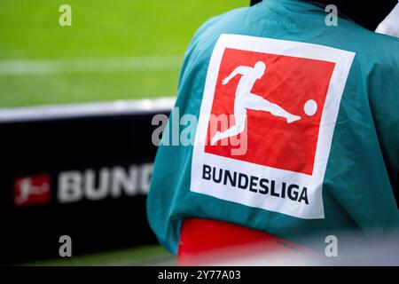 Symbolbild/Themenfoto TV Kameramann mit Bundesliga DFL Branding, GER, SC Freiburg (SCF) vs FC Pauli (FCSP), Fussball Bundesliga, 5. Spieltag, saison 2024/2025, 28.09.2024 la réglementation DFB/DFL interdit toute utilisation de photographies comme séquences d'images et/ou quasi-vidéo Foto : Eibner-Pressefoto/Michael Memmler Banque D'Images