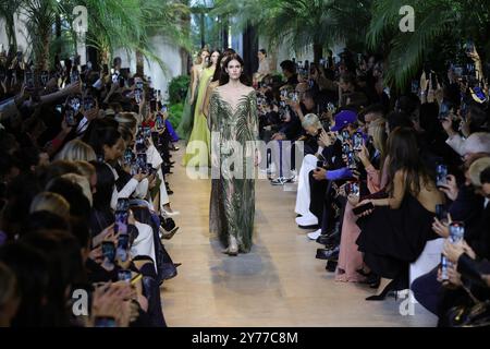 Paris, France, le 28 septembre 2024, défilé Elie Saab lors de la Paris fashion week SS25, crédit François / Alamy Live News Banque D'Images