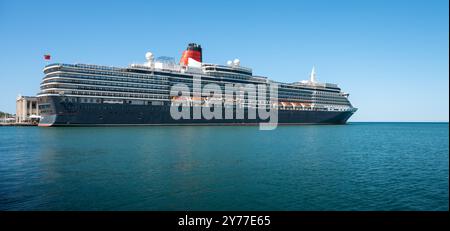 Trieste, Italie - 29 juillet 2024 : Cunard Cruise ship Queen Victoria dans le port de Trieste, Italie. Vue latérale. Banque D'Images