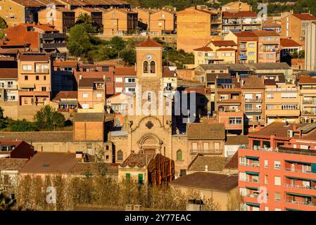 Vue sur le village de Súria et l'église de Sant Cristòfol (Bages, Barcelone, ​​Catalonia, Espagne) ESP : Vista del pueblo de Súria Banque D'Images