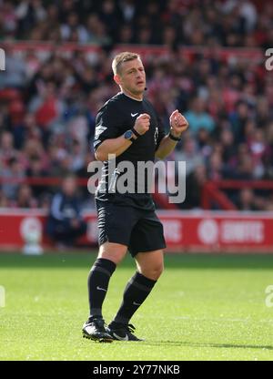 The City Ground, Nottingham, Royaume-Uni. 28 septembre 2024. Premier League Football, Nottingham Forest contre Fulham ; arbitre Josh Smith crédit : action plus Sports/Alamy Live News Banque D'Images