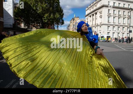 Londres, Royaume-Uni, 28 septembre 2024. Des milliers de personnes prennent part à la troisième marche nationale Re-Join qui s'est tenue dans le centre de Londres. Les manifestants appellent le Royaume-Uni à rejoindre l'Union européenne après que le pays a voté son départ lors du référendum de 2016. Crédit : James Willoughby/ALAMY Live News Banque D'Images