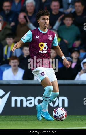 Oxford, Royaume-Uni. 28 septembre 2024. Jeremy Sarmiento de Burnley court avec le ballon pendant le match du Sky Bet Championship au Kassam Stadium, Oxford. Le crédit photo devrait se lire : Annabel Lee-Ellis/Sportimage crédit : Sportimage Ltd/Alamy Live News Banque D'Images