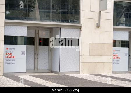 Miami Beach, FL, États-Unis - 25 septembre 2024 : fermeture des magasins à Miami Beach en Floride Banque D'Images