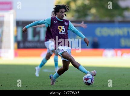 Burnley's Hannibal Mejbri lors du Sky Bet Championship match au Kassam Stadium, Oxford. Date de la photo : samedi 28 septembre 2024. Banque D'Images