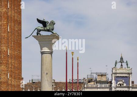 Vue de la ville depuis le Canale della Giudecca, colonne de granit sur la place Saint Marc avec le Lion de Venise, Venise, Italie, Europe Banque D'Images