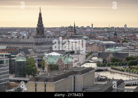 Centre-ville avec bourse, Palais Christiansborg et Gammel Strand, Copenhague, Danemark, Europe Banque D'Images