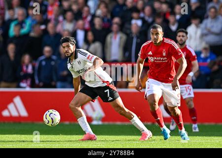 Nottingham, Royaume-Uni. 28 septembre 2024. Raul JIMENEZ du Fulham FC traversant le ballon lors du match de premier League Nottingham Forest vs Fulham au City Ground, Nottingham, Royaume-Uni, le 28 septembre 2024 (photo par Mark Dunn/News images) à Nottingham, Royaume-Uni le 28/09/2024. (Photo de Mark Dunn/News images/SIPA USA) crédit : SIPA USA/Alamy Live News Banque D'Images