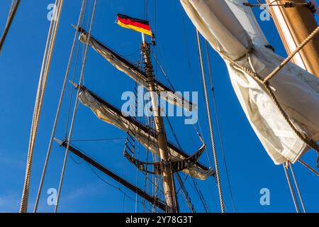 Voilier «Weisse Düne» sous le commandement du capitaine Jane Bothe. Küstengewässer einschließlich Anteil am Festlandsockel, Mecklembourg-Poméranie occidentale, Allemagne Banque D'Images