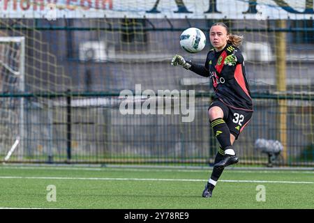 La gardienne de but Lise musique (32) de Standard photographiée lors d'un match de football féminin entre KVC Westerlo Ladies et Standard Femina le 5ème jour de la saison 2024 - 2025 de la Super Ligue belge des femmes du Lotto , le samedi 28 septembre 2024 à Westerlo , BELGIQUE . PHOTO SPORTPIX | Stijn Audooren Banque D'Images