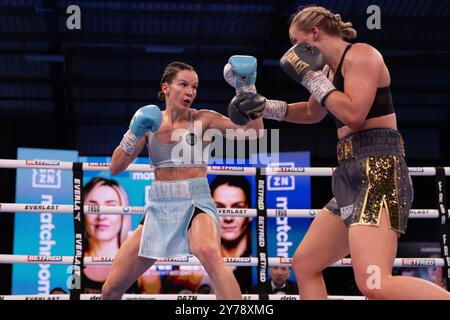 Sheffield, Royaume-Uni. 29 septembre 2024. Canon Medical Arena, Sheffield, South Yorkshire, 28 septembre 2024. WBO Lightweight World Title Rhiannon Dixon v Terri Harper Credit : Touchlinepics/Alamy Live News Banque D'Images