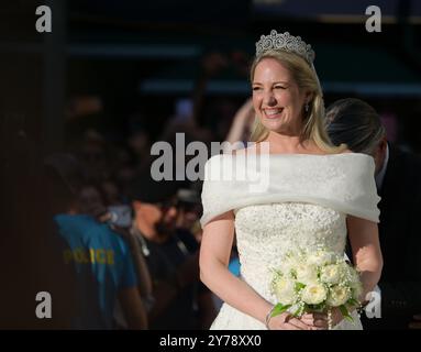 Athènes, Grèce. 28 septembre 2024. La princesse Théodora de Grèce arrive à la Cathédrale métropolitaine pour son mariage avec Matthew Kumar. Crédit : Dimitris Aspiotis/Alamy Live News Banque D'Images