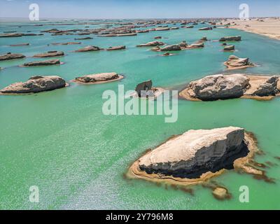 Vue aérienne du parc géologique de Yadan, situé dans le bassin de Qaidam, ou grand chai dan, province de Qinghai, Chine. Il comprend le landfor Yadan Banque D'Images