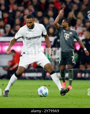 Muenchen, Deutschland. 28 septembre 2024. IM Bild : Jonathan Tah (Bayer 04 Leverkusen, 4), 28.09.2024, Fussball, Bundesliga, FC Bayern Muenchen - Bayer 04 Leverkusen, GER, Muenchen, Allianz Arena, DFL LA RÉGLEMENTATION INTERDIT TOUTE UTILISATION DE PHOTOGRAPHIES COMME SÉQUENCES D'IMAGES ET/OU QUASI-VIDÉO. Crédit : dpa/Alamy Live News Banque D'Images