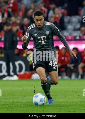 Muenchen, Deutschland. 28 septembre 2024. IM Bild : Jamal Musiala (FC Bayern Muenchen, 42), 28.09.2024, Fussball, Bundesliga, FC Bayern Muenchen - Bayer 04 Leverkusen, GER, Muenchen, Allianz Arena, DFL LA RÉGLEMENTATION INTERDIT TOUTE UTILISATION DE PHOTOGRAPHIES COMME SÉQUENCES D'IMAGES ET/OU QUASI-VIDÉO. Crédit : dpa/Alamy Live News Banque D'Images