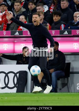 Muenchen, Deutschland. 28 septembre 2024. IM Bild : Trainer Xabi Alonso (Bayer 04 Leverkusen), 28.09.2024, Fussball, Bundesliga, FC Bayern Muenchen - Bayer 04 Leverkusen, GER, Muenchen, Allianz Arena, DFL LA RÉGLEMENTATION INTERDIT TOUTE UTILISATION DE PHOTOGRAPHIES COMME SÉQUENCES D'IMAGES ET/OU QUASI-VIDÉO. Crédit : dpa/Alamy Live News Banque D'Images