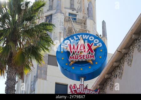 Hollywood, CA, États-Unis - 13 juin 2024 : panneau du musée de cire sur Hollywood Boulevard. Banque D'Images