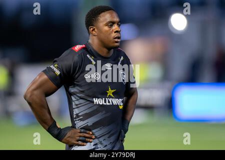 Galway, Irlande. 29 septembre 2024. Manu Tshituka des Sharks lors du match de la ronde 2 du United Rugby Championship entre Connacht Rugby et Hollywoodbets Sharks au stade Dexcom de Galway, Irlande, le 28 septembre 2024 (photo par Andrew SURMA/ crédit : Sipa USA/Alamy Live News Banque D'Images