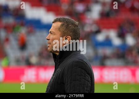 Lothar Matthaeus vor dem Spiel, seitlich, von der Seite, FC Bayern Muenchen v. Bayer 04 Leverkusen , Fussball, Bundesliga, 5. Spieltag, saison 24/25, 28.09.2024, LES RÈGLEMENTS du LDF INTERDISENT TOUTE UTILISATION DE PHOTOGRAPHIES COMME SÉQUENCES D'IMAGES, Foto : Eibner-Pressefoto/Jenni Maul Banque D'Images