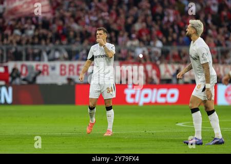 Granit Xhaka (Bayer 04 Leverkusen, 34), FC Bayern Muenchen v. Bayer 04 Leverkusen , Fussball, Bundesliga, 5. Spieltag, saison 24/25, 28.09.2024, LES RÈGLEMENTS du LDF INTERDISENT TOUTE UTILISATION DE PHOTOGRAPHIES COMME SÉQUENCES D'IMAGES, Foto : Eibner-Pressefoto/Jenni Maul Banque D'Images