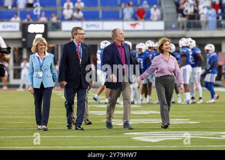 28 septembre 2024 : le président George W Bush avant un match entre les Seminoles de Floride et les Mustangs méthodistes du Sud au Gerald J. Ford Stadium de Dallas, Texas. Freddie Beckwith/CSM Banque D'Images