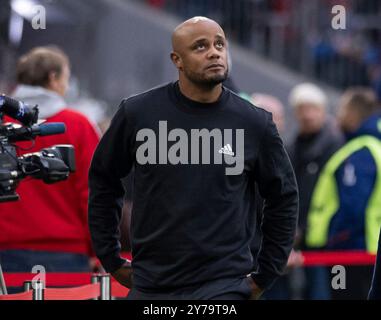 Muenchen, Allemagne. 28 septembre 2024. Vincent Kompany (chef-entraîneur, FC Bayern Muenchen). GER, FC Bayern Muenchen gegen Bayer 04 Leverkusen, Fussball, Bundesliga, 5. Spieltag, Spielzeit 2024/2025, 28.09.2024. (LA RÉGLEMENTATION DFB DU DFL INTERDIT TOUTE UTILISATION DE PHOTOGRAPHIES COMME SÉQUENCES D'IMAGES ET/OU QUASI-VIDÉO). Foto : Eibner-Pressefoto/Heike Feiner crédit : dpa/Alamy Live News Banque D'Images