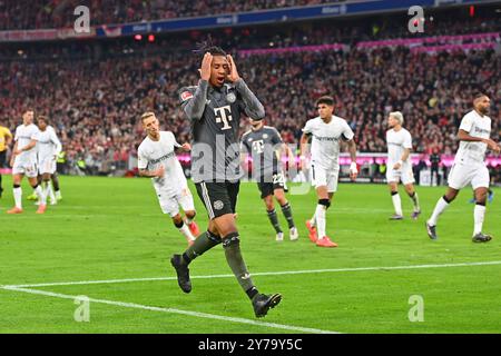 Munich, Allemagne. 28 septembre 2024. Michael OLISE (FC Bayern Munich), déception, frustré, déçu, frustré, abattu après avoir manqué la chance de but, l'action. Football 1ère saison Bundesliga 2024/2025, 5ème journée, jour de match05 FC Bayern Munich - Bayer 04 Leverkusen 1-1 le 28 septembre 2024, ALLIANZAREN A. ? Crédit : dpa/Alamy Live News Banque D'Images